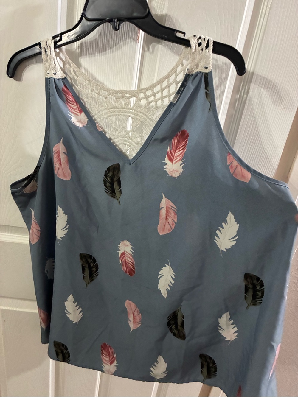 SHEIN Women’s 2X Feather Print Tank Top - Picture 2 of 5